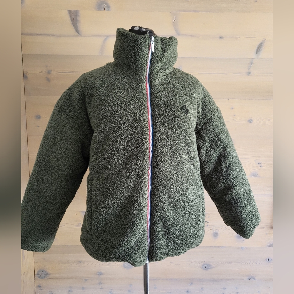 NWT FourLaps Polar Quilted Sherpa Jacket Reversible Unisex Medium Thyme/White - Picture 2 of 15